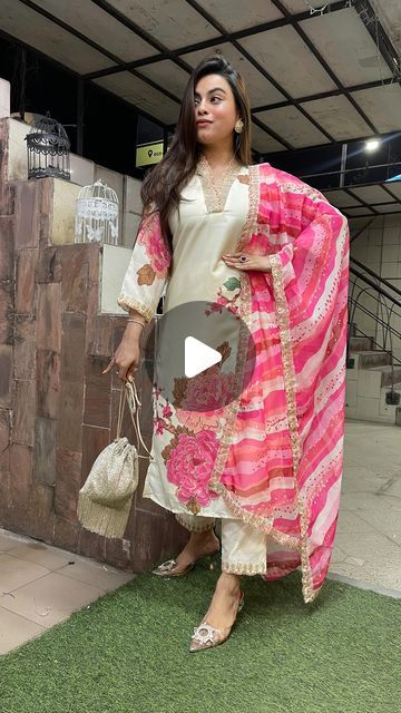 Panache | Indian Kurti Sets on Instagram: "🛍 Mary pink lehriyan special for Sankranthi! 🟣 Shades of off-white and Mary colors of pink with floral print on kurta b neckline with lace and same on pants and sleeves 🟣 Fabric - Crepe 🟣 Fabric of dupatta - Georgette 🟣 Linning in kurta 🟣 Kurta length 44 inches 🟣 Pant length 39.5 inches 🟣 Dupatta length 87 inches 🟣 Width 28 inches 🟣 Sizes - S, M, L, XL 🟢 Price - ₹2290/-  #new #arrivals #nagpur #leheriyan #suit #sankrant #special" Kurti Sets, Indian Kurti, Kurtis With Pants, Pant Length, Crepe Fabric, New Arrivals, Floral Print, Floral Prints, Off White