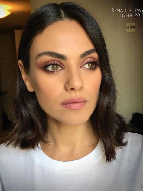 Pink Lipstick Makeup Look, Pretty Witch Makeup, Mila Kunis Makeup, Pink Lipstick Makeup, Bridal Eye Makeup, Natural Lipstick, Mineral Eyeshadow, Braut Make-up, Mila Kunis