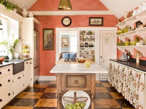 milk-paint-coral-kitchen-walls Country Kitchen Colors, Coral Kitchen, Farmhouse Kitchen Colors, Hgtv Kitchens, Cocina Shabby Chic, Best Kitchen Colors, Kitchen Design Pictures, Kitchen Design Color, Kitchen Wall Colors