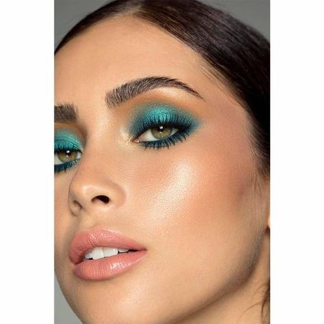 Teal Eye Makeup, Diy Fragrance, Smoky Eyes, Most Beautiful Eyes, Eye Looks, On The Run, Pretty Eyes, Off The Grid, Luxury Skincare