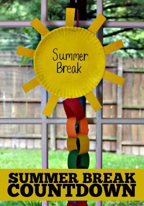 This Summer Break Countdown Chain displays the remaining days until summer break!! An easy craft for kids to get your summer countdown on today! Count Down To Summer, Countdown Chain, Preschool Summer Camp, Summer Countdown, Countdown To Summer, Easy Craft For Kids, Summer Kindergarten, Kindergarten Themes, Summer Preschool