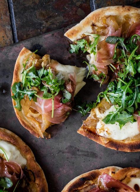 Caramelized Onion, Prosciutto & Arugula Pizza Prosciutto Arugula Pizza, French Meals, Arugula Pizza, Onion Pizza, Prosciutto Pizza, Savory Tarts, Pizza Ideas, Caramelized Onion, Pizza Toppings