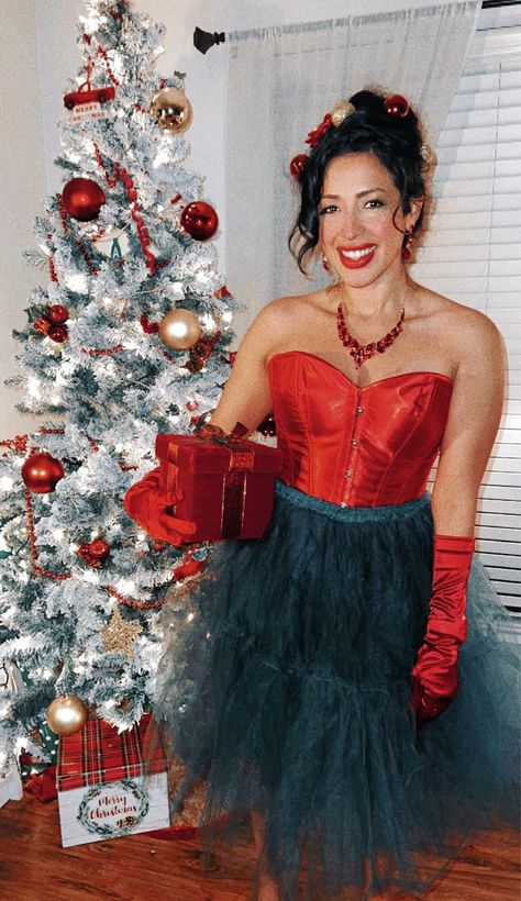 Martha May Whovier Costume Diy, Martha May Whovier Costume, Christmas Party Costume Ideas, Christmas Movie Costumes, Whoville Theme, Christmas Costume Ideas, Martha May Whovier, Martha May, Christmas Movie Characters