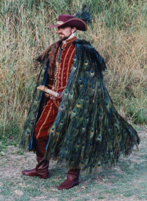 hella swag peacock coat man! #peakcock #coat #costume #larp #larping #geek #nerd #nerdy #geekery Bird Cape Costume, Peacock Outfit Men, Peacock Clothes, Peacock Clock, Peacock Outfit, Feather Cloak, Inuit Clothing, Cape Blanket, Mens Cloak