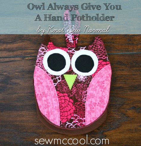 Owl Hot Pad and Potholder Tutorial by Knot Sew Normal for SewMccool.com Free Pot Holder Patterns, Pot Holder Patterns, Potholder Tutorial, Pot Holder Pattern, Owl Sewing Patterns, Owl Quilts, Owl Bags, Owl Sewing, Felt Owls