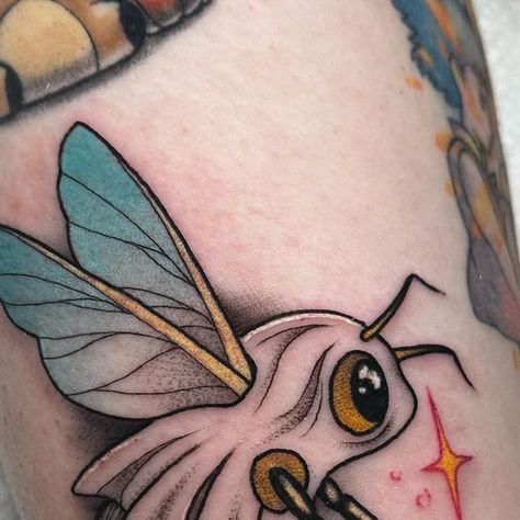 Janaye Tucker on Instagram: "it’s a boo-bee 🐝 #sudbury #sudburytattoo #sudburyontario #ontariotattoos #ontariotattoo #neotrad #neotradsub #neotraditional #skinartmag #halloween #halloweentattoo" Boo Bees Tattoo, Bees Tattoo, Boo Bees, Bee Tattoo, Halloween Tattoos, Neo Traditional, Trick Or Treat, Piercings, Bee