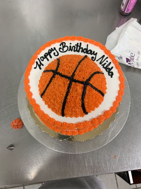 Basketball Cake Ideas, Basketball Birthday Cake, Basketball Cupcakes, Basketball Cake, Cake Classes, Basketball Birthday, Mini Cakes Birthday, Homemade Cake Recipes, Cake Decorating Designs