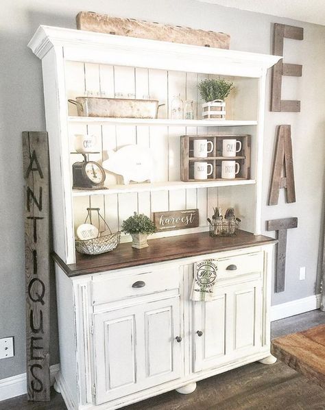 White Hutch, Trendy Farmhouse Kitchen, Farmhouse Dining Rooms Decor, Kitchen Apartment, Farmhouse Shelves, Farmhouse Kitchen Cabinets, Farmhouse Ideas, Trendy Living Rooms, Cottage Interiors