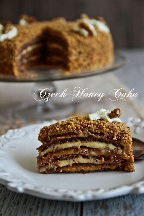 Czech Desserts, Kolache Recipe, Russian Honey Cake, Czech Food, Slovak Recipes, Honey Cake Recipe, Food Traditional, Low Carb Muffins, Czech Recipes