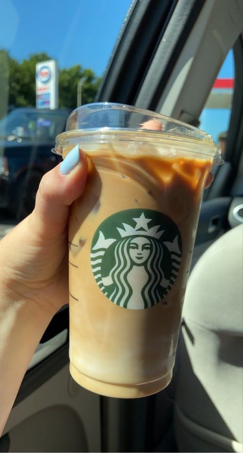 Iced Coffee Starbucks, Iced Coffee Aesthetic, Frappuccino Inspired Recipes, Cold Coffee Recipes, Bebidas Do Starbucks, Coffee Starbucks, Pretty Coffee, Starbucks Drinks Recipes, Coffee Obsession