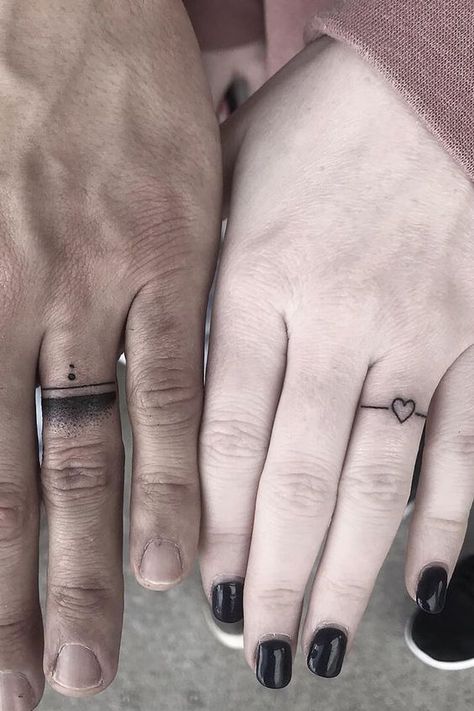 a little heart ring and an abstract one on the ring fingers are amazing for a couple, on your wedidng day or not Mountain Ring Tattoo, Tattoo Wedding Bands, Ring Tattoo Wedding, Wedding Band Tattoo, Tattoo Wedding, Ring Tattoo, Wedding Ring Tattoo, Finger Tattoo For Women, Tattoo Wedding Rings