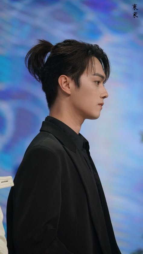 Long Male Hair, Hairstyles Tied, Tied Up Hairstyles, Face Angle, Hear Style, Man Bun Hairstyles, Undercut Long Hair, Double Ponytail, Asian Haircut