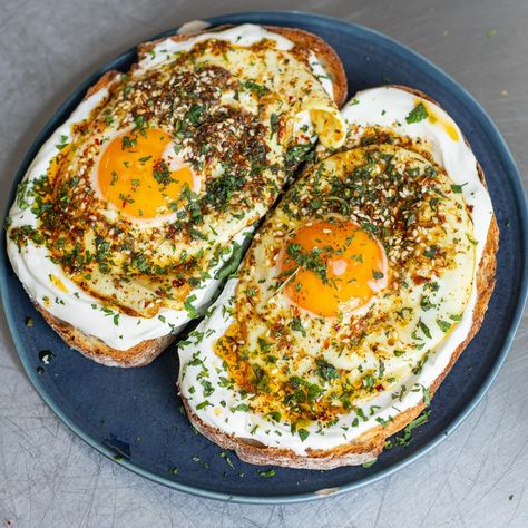 Mob — Fried Eggs with Yoghurt and Za’atar English Breakfast Recipe, Full English Breakfast Recipe, Breakfast Recipes With Eggs, Butternut Squash Pancakes, Recipes With Eggs, Fried Egg On Toast, Simple Breakfast Ideas, Spicy Breakfast, Eggs On Toast