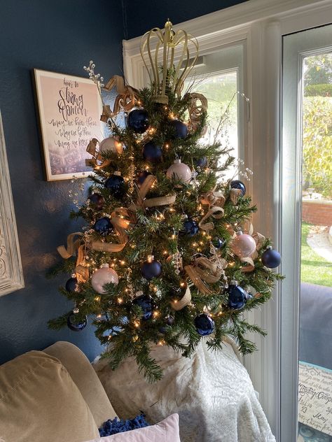 Navy And Gold Christmas Tree, Pink Christmas Tree Ideas, Best Artificial Christmas Trees, Christmas Tree Decorated, Holiday Picks, Navy Blue And Pink, Blue Christmas Tree, Pink Crown, Tabletop Christmas Tree