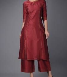 Maroon plain chanderi long kurti with palazzo - siyani - 2961166 Silk Kurti Designs, Chanderi Kurta, Churidar Designs, Simple Kurta Designs, Designer Kurti Patterns, Salwar Designs, Long Kurti Designs, Kurti Set, Kurta Neck Design