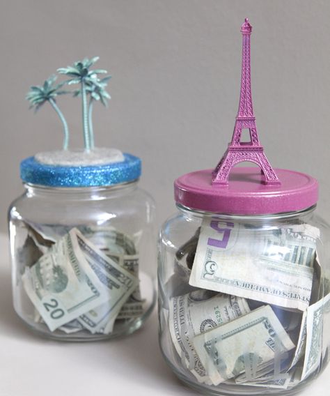 #DIY honeymoon money jar by Something Turquoise #wedding Money Jar, Travel Project, Savings Jar, Honeymoon Fund, Money Jars, Ge Bort, Apartment Decorating, Sake, Eiffel Tower