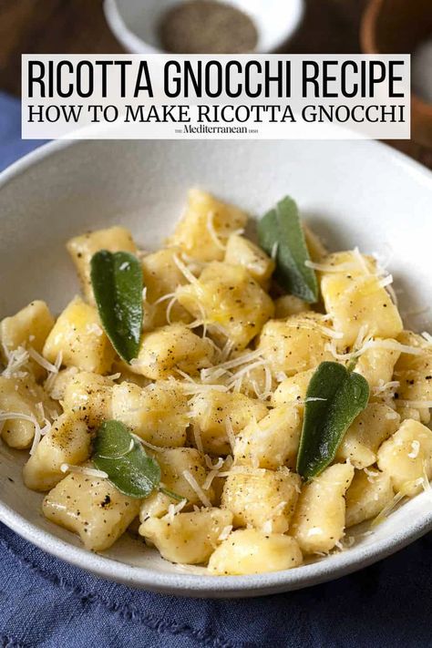 Italian Dumplings, Pasta Recipes For Lunch, Gnocchi Recipes Homemade, Simple Tomato Sauce, Gnocchi Dishes, Best Pasta Dishes, Ricotta Gnocchi, Gnocchi Recipe, Easy Tomato Sauce