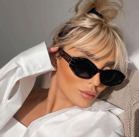 Dior Sunglasses Women, Fashionable Business Attire, Luxury Goals, Glasses Trends, Best Friend Pictures Tumblr, Luxury Shoes Women, Iranian Women Fashion, Iranian Women, Sunglass Chain