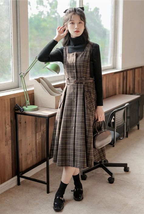 Academia Style Women, Korean Fashion Dark Academia, Japanese Detective Clothes, Plaid Pinafore Dress, Wool Pinafore, Pinafore Dress Dark Academia, Dark Cottagecore Fashion, Pinafore Dress Outfit, Academia Look