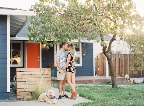 Mid Century Modern Home Tour Mid Century Modern Front Porch, Eclectic Exterior, Dark Blue Houses, Mid Century Modern Door, Modern Front Porches, Modern Front Porch, Colorful Mid Century Modern, Trendy Interiors, Asheville Wedding