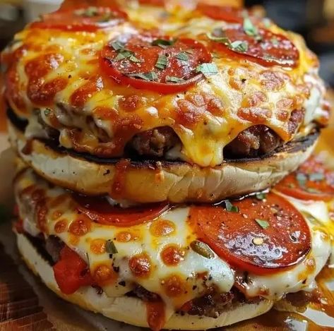 Pizza Burgers – Naomi's Recipes Veggie Patties, Pizza Burgers, Gourmet Burgers, Hamburger Recipes, Tortilla Wraps, Burgers Sandwiches, Beef Recipes Easy, Chapati, Recipes Homemade