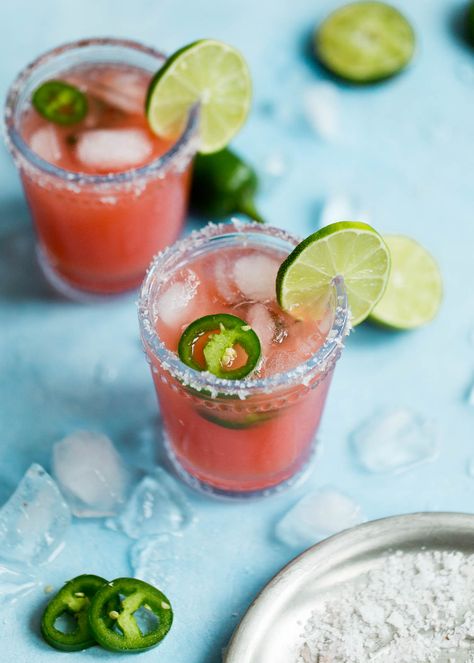 Spicy Watermelon Margarita, Watermelon Margarita Recipe, Strawberry Jalapeno Margarita, Summer Margaritas, Spicy Watermelon, Watermelon Margaritas, Summer Bbq Recipes, Jalapeno Margarita, Healthy Cocktails