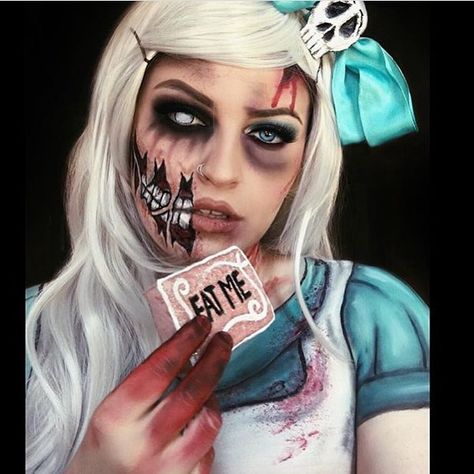 Inspired by the new Alice in Wonderland @heatherr.honeyy Scary Halloween Makeup Ideas, Halloween Maquillaje, Alice Halloween, Unique Halloween Makeup, Scary Halloween Makeup, Alice In Wonderland Makeup, Wonderland Makeup, Cat Halloween Makeup, Halloween Make-up Looks