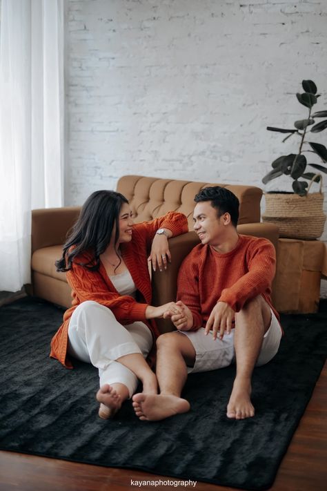 Indoor Prenup Shoot Outfit, Prenup Outfit, Pre Wedding Photoshoot Outfit, Home Photo Shoots, Pre Wedding Shoot Ideas, Pre Wedding Photoshoot Outdoor, Pre Wedding Poses, Photoshoot Concept, Prewedding Photography