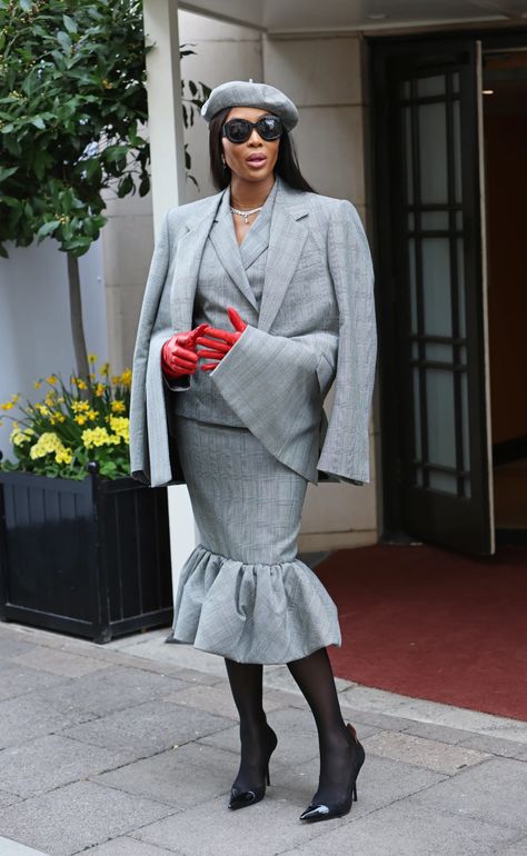 Naomi Campbell Style, Commonwealth Day, Red Leather Gloves, Black Hollywood, Woman Suit Fashion, Dressed To The Nines, Fast Forward, Miami Fashion, Westminster Abbey