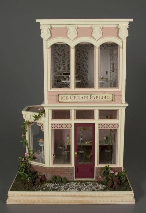 museumofplay.org Bloxburg City, Bloxburg Town, Dolls House Shop, تصميم داخلي فاخر, City Layout, I Cried, Miniature Rooms, Ice Cream Parlor, Shelf Display