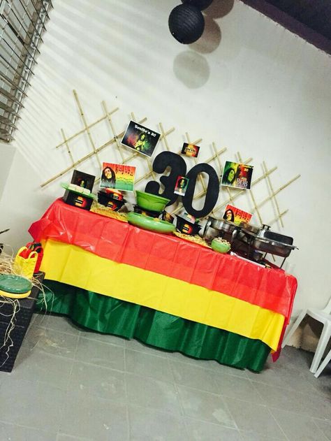 Table decor Rastafari Party Theme Ideas, Reggae Theme Party Decoration, Bob Marley Theme Party, Rasta Theme Party Ideas, Jamaica Day Decorations, Jamaica Party Decorations, Bob Marley Themed Party Ideas, Bob Marley Birthday Party Ideas, Bob Marley Party Ideas