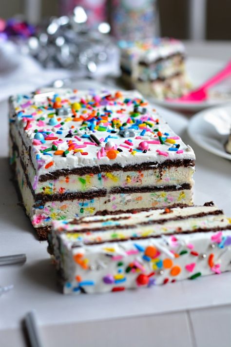 Birthday cake lasagna_bethcakes Lasagna Desserts, Lasagna Cake, Lasagna Recipes, Chocolate Lasagna, Chocolate Graham Crackers, Vanilla Cake Mixes, Icebox Cake, Ice Box, Lemon Desserts