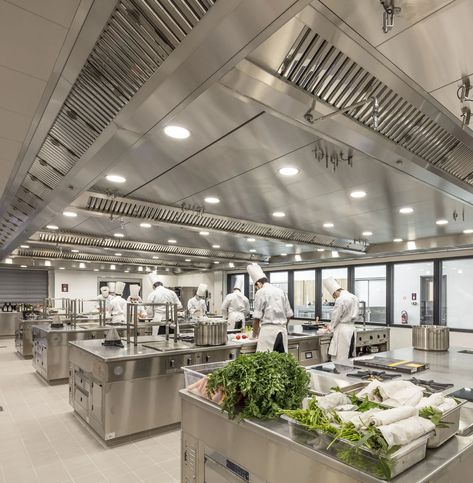 Cooking School Interior, Cooking School Design, Kirchen Design, Chefs Kitchen Design, Restaurant Kitchen Equipment, Dream Restaurant, Restaurant Kitchen Design, Commercial Kitchen Design, School Building Design