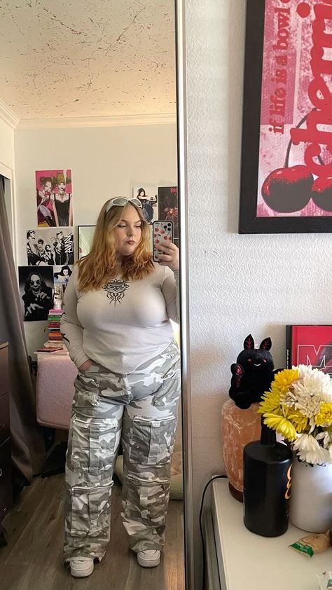 Streetwear Cargo Pants Outfit, Cargo Pants Outfit Plus Size, Street Style Cargo Pants, Plus Size Edgy, Outfit Inspo Plus Size, Plus Size Streetwear, Streetwear Cargo Pants, Outfit Plus Size, Fox Shirt