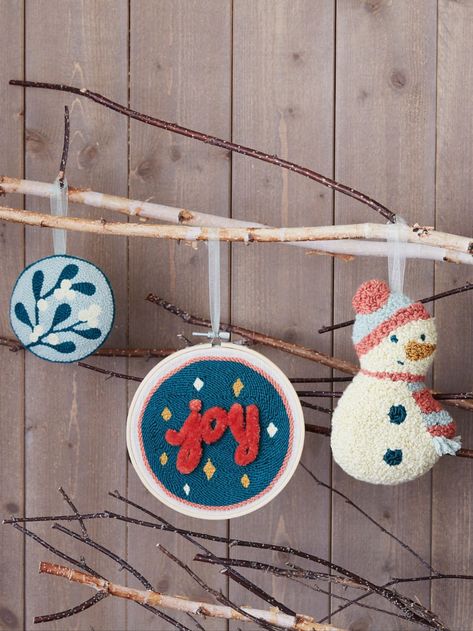 How To Make Punch, Punch Needle Christmas, Joy Decorations, Christmas Punch, Funny Ornaments, Popular Crafts, Punch Needle Patterns, Punch Needle Embroidery, Yarn Tail