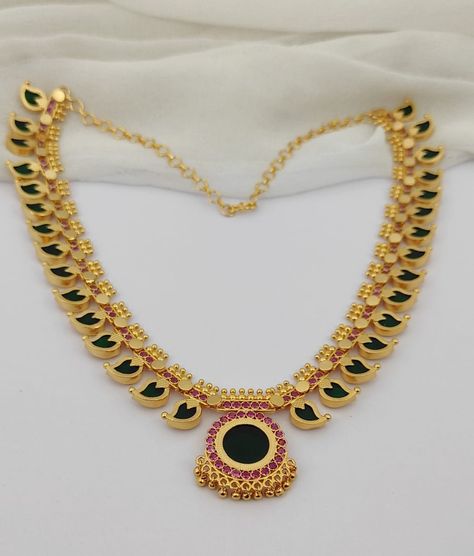 Kerala Wedding Jewellery, Kerala Jewellery, Wedding Jewellery Set, Ruby Necklace Designs, Fashion Jewelry Necklaces Gold, Kerala Wedding, Bridal Braids, Gold Jewelry Outfits, Necklaces Gold