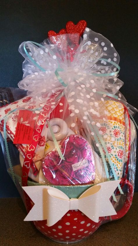 Pioneer Woman Gift Basket Ideas, Gifts For Chefs, Secret Sister, Valentine's Day Gift Baskets, Gift Baskets For Women, Secret Sisters, Fundraising Ideas, Chef Gifts, Gift Basket Ideas