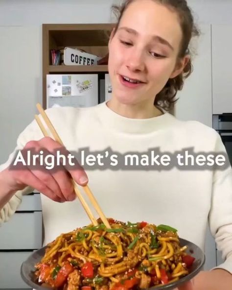 vegan recipe on Instagram: "1️⃣ or 2️⃣? Which #recipe would you try?👇

By @fitgreenmind

1️⃣ GARLIC NOODLES 🍜 Your tastebuds will dance breakdance! 🕺

Lately school got me really busy, so I’m happy for quick and easy meals such as those noodles! ☺️
They’re made in less than 15mins and taste AMAZING, you just have to give them a shot! 😜
Much love
Maya ✨
RECIPE (2 servings each 620cal/30P/85C/15F):
-200g tofu
-1 Tbsp soy sauce
FRY in a but oil/ADD soy sauce/RELOVE from pan
-1 onion
-2 scallions
-1 to 2 bell peppers
FRY until softened
Sauce:
-2 Tbsp soy sauce
-2 Tbsp hoisin sauce
-1 Tbsp each maple syrup, vinegar, optionally mirin
-2 cloves garlic (or more)
MIX
Else:
-160g noodles
COOK/ADD everything to a pan/HEAT UP 2-3mins

2️⃣ TOFU KATSU CURRY 🍛😍 The Japanese cuisine is SO MUCH MORE Quick And Easy Meals, Noodle Recipes Easy, Garlic Noodles, Vegan Main Dishes, Tasty Vegetarian Recipes, Food Recepie, Hoisin Sauce, Tofu Recipes, Veg Recipes