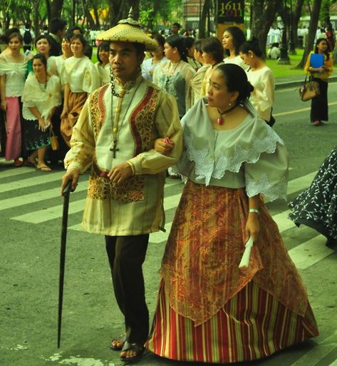 Traditional clothing in the Philippines. Barong Tagalog & Baro at Saya - Nationalclothing.org Baro’t Saya, Filipiniana Prenup, Filipiniana Design, Barot Saya, Philippines Clothes, Filipino Costume, Filipina Fashion, Filipino Traditional Clothing, Native Filipino