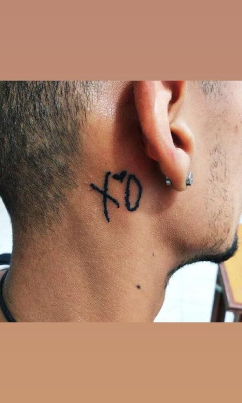 Tatuaje minimalista de la discográfica xo #theweeknd 🔥 The Weeknd Tattoo, Xo Tattoo, Behind Ear Tattoos, Hand Tats, Futuristic Fashion, The Weeknd, Ear Tattoo, Future Tattoos, Behind Ear Tattoo