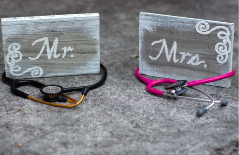 Stethoscope and a tool for you 😉 Medical Wedding Ideas, Graduation Pictures Medical School, Doctor Couple Photoshoot, Doctor Couple Aesthetic, Doctors Couple Goals, Doctor Dpz, Scrubs Photoshoot, Medical Wedding, Doctor Wedding