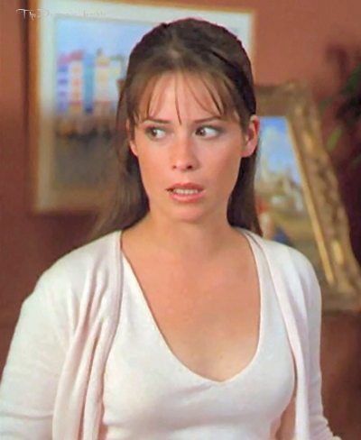 Piper Halliwell Outfits, Charmed Wallpaper, Charmed Piper, Piper Charmed, Buffy Quotes, Piper Halliwell, Charmed 1998, Charmed Tv Show, Charmed Tv