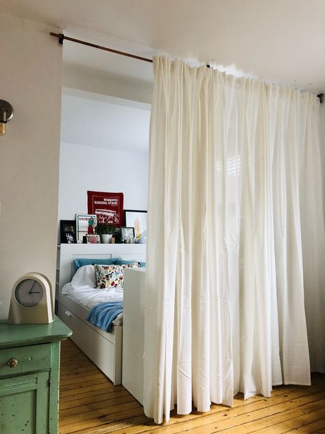 Room Divider Ideas Bedroom, Bedroom Divider, Apartment Curtains, Living Room Divider, Studio Apartment Living, Diy Room Divider, Separating Rooms, Room Divider Curtain, Curtain Room