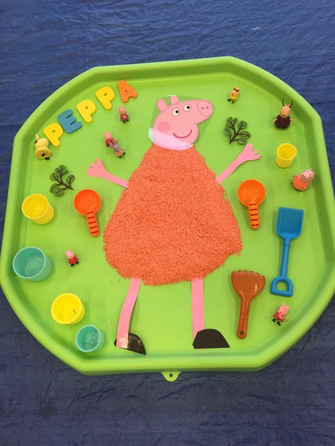 Peppa Pig rice Messy Play Peppa Pig Sensory Bin, Peppa Pig Activities Preschool, Peppa Pig Activities, Pig Activities, Peppa Pig Painting, Toddler Activity Bags, Preschool English, Pepper Pig, Toddlers Activities