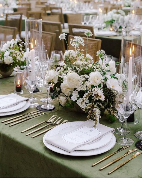 Green Tablescape, Sage Green Wedding Colors, Classic Wedding Decorations, Green Wedding Colors, Ultra Luxury, Sage Green Wedding, Luxury Wedding Photography, Venue Decor, France Wedding