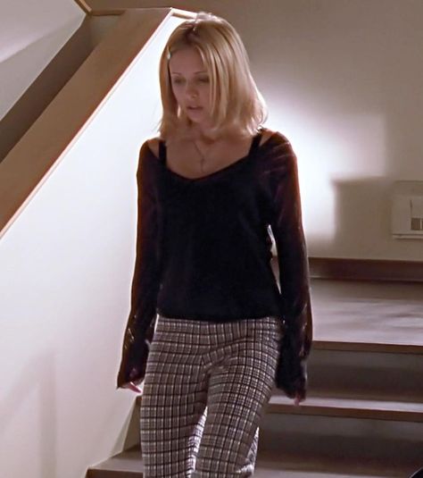 Vampire Slayer Outfits, Buffy Style, Buffy Summers, Tv Show Outfits, Outfit 90s, 90s Fashion Outfits, 90s Outfit, Classy Style, Favorite Movie