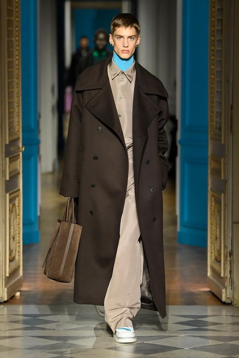 Valentino Men's Fall 2024 [PHOTOS] Valentino Suit, Valentino Menswear, Suit Men, Valentino Men, Mens Fall, Fall 2024, Mens Street Style, Long Coat, Couture Fashion