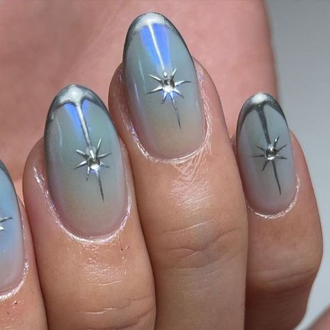 qqᵤᵢᵣₖyₙₐᵢₗₛ* on Instagram: "blue clean chrome ⛓️ using @thegelbottlesingapore mirror chrome liner!" Christmas Nail Designs Chrome, Blue Chrome Star Nails, Blue Chrome Nails, Blue And Silver Nails, Silver Nail Art, How To Clean Chrome, Light Blue Nails, Chrome Nail Art, Blue Chrome