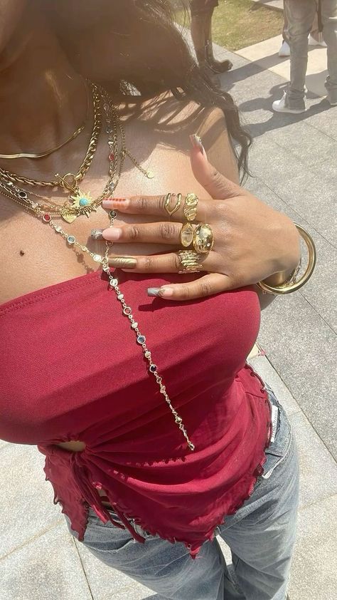 Hispanic Jewelry, Maximalist Jewelry, Xoxo Jewelry, 00s Mode, Dope Jewelry Accessories, Earthy Outfits, Jewelry Accessories Ideas, Dope Jewelry, Looks Street Style