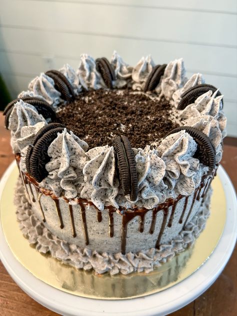 Strawberry Oreo Cake, Cookies And Creme Cake, Oreo Drip Cake, Oreo Chocolate Cake, Cookies Cream Cake, Oreo Birthday Cake, Oreo Frosting, Oreo Ice Cream Cake, Chocolate Oreo Cake